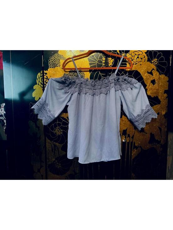 Tops - XL Unique Off-Shoulder Top